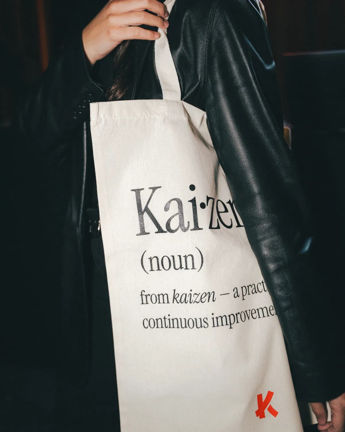 Tote bag de Kaizer con la definición de kaizen impresa