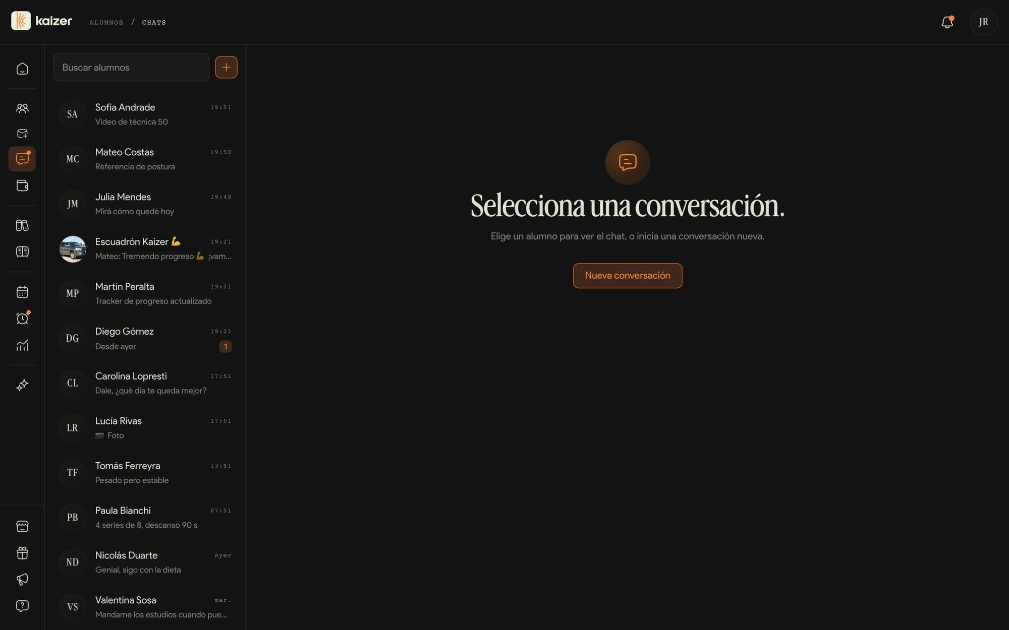El chat del dashboard, con el listado de conversaciones y una conversación abierta