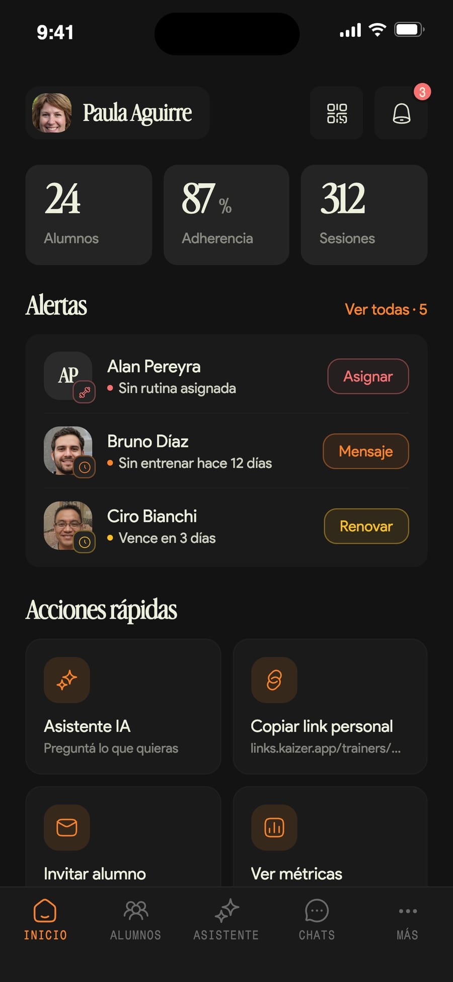 Kaizer Coach en el celular, con el resumen del día y las alertas del entrenador