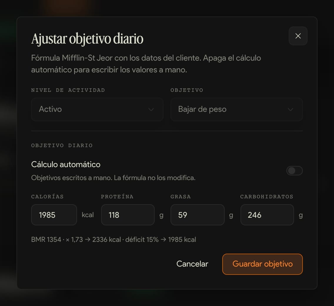 El diálogo Ajustar objetivo diario con el cálculo automático apagado y los cuatro valores para escribir a mano