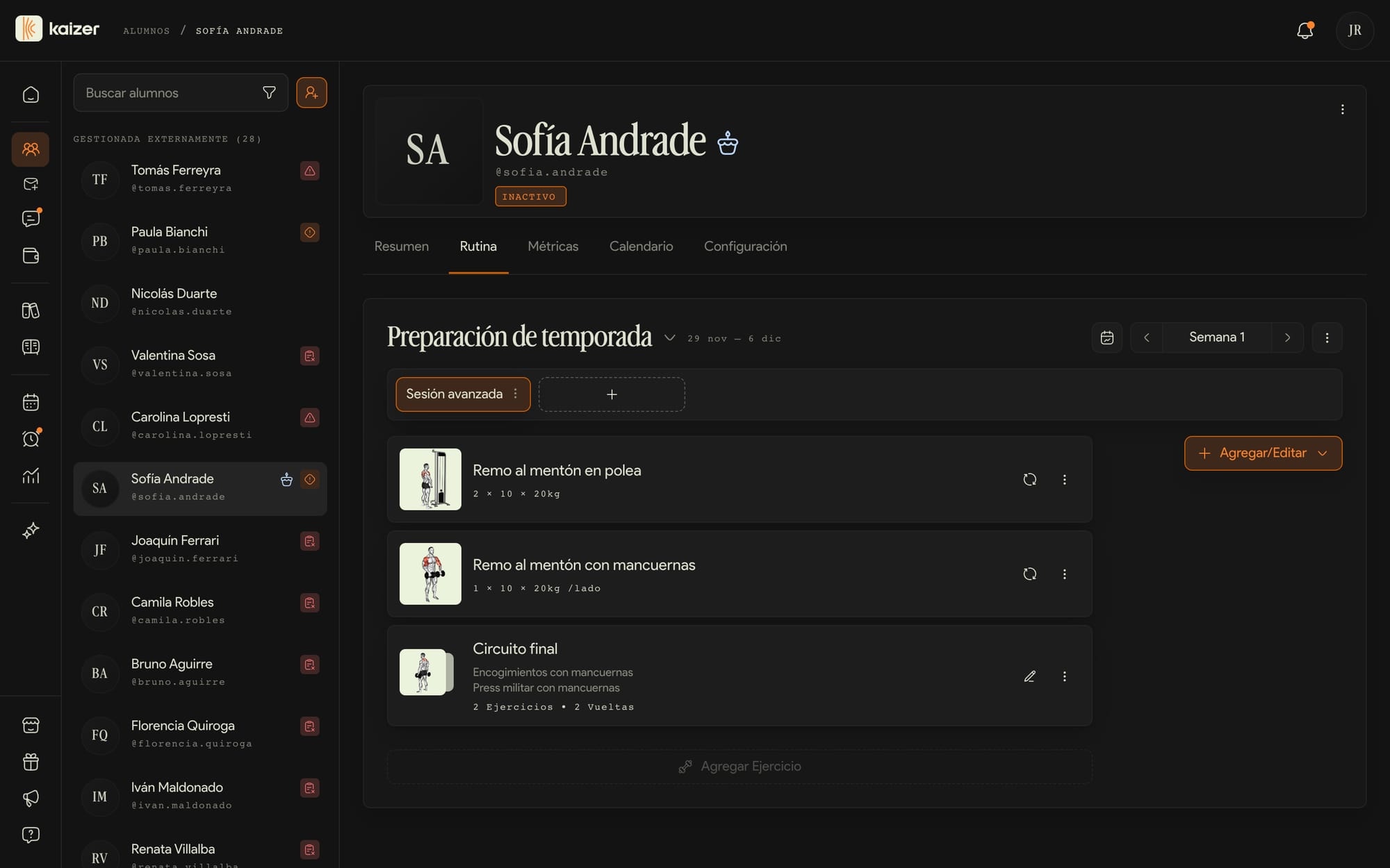 El editor de rutinas, con las semanas, los días de entrenamiento y los ejercicios de la sesión
