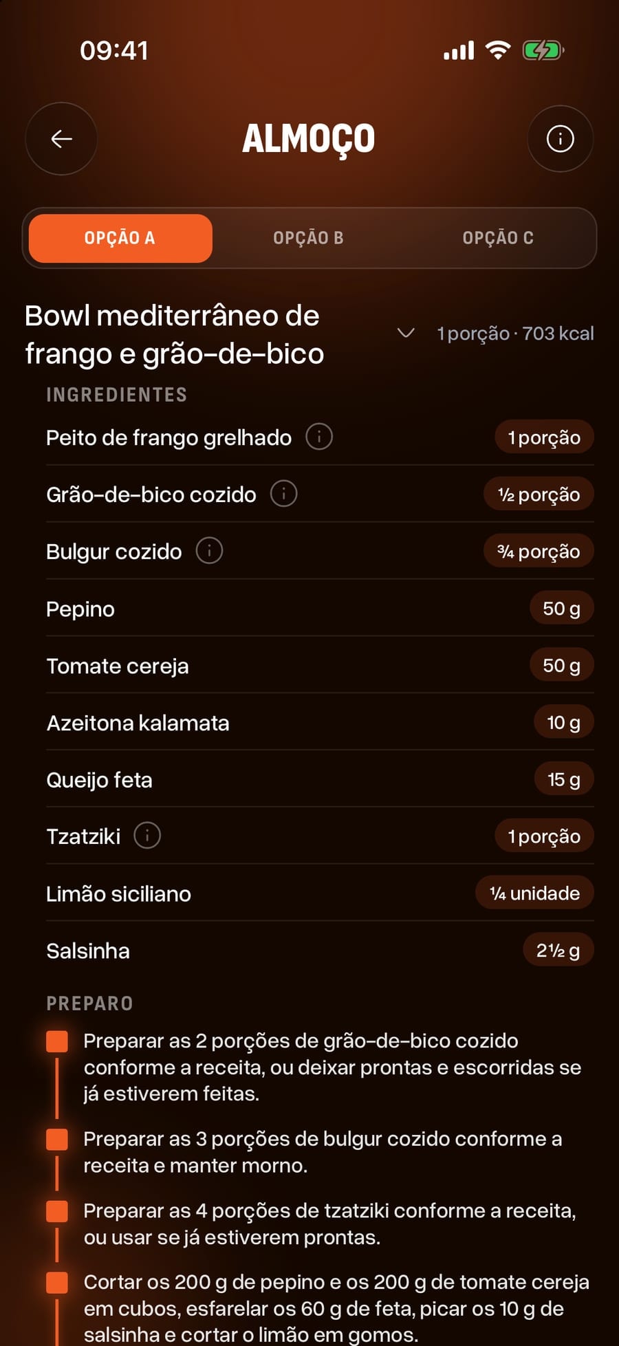 Uma refeição aberta no app do aluno, com as opções, os ingredientes da receita e o preparo